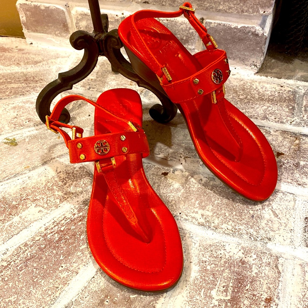 NWOT. Tory Burch Orange Leather Thong Sandals